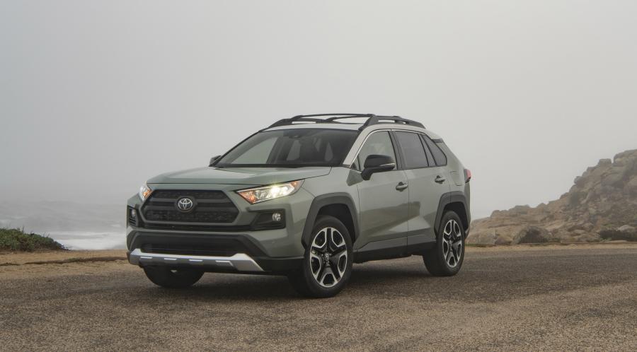  Toyota RAV4 Adventure 2018 года  (NA) (фото 10 из 196)